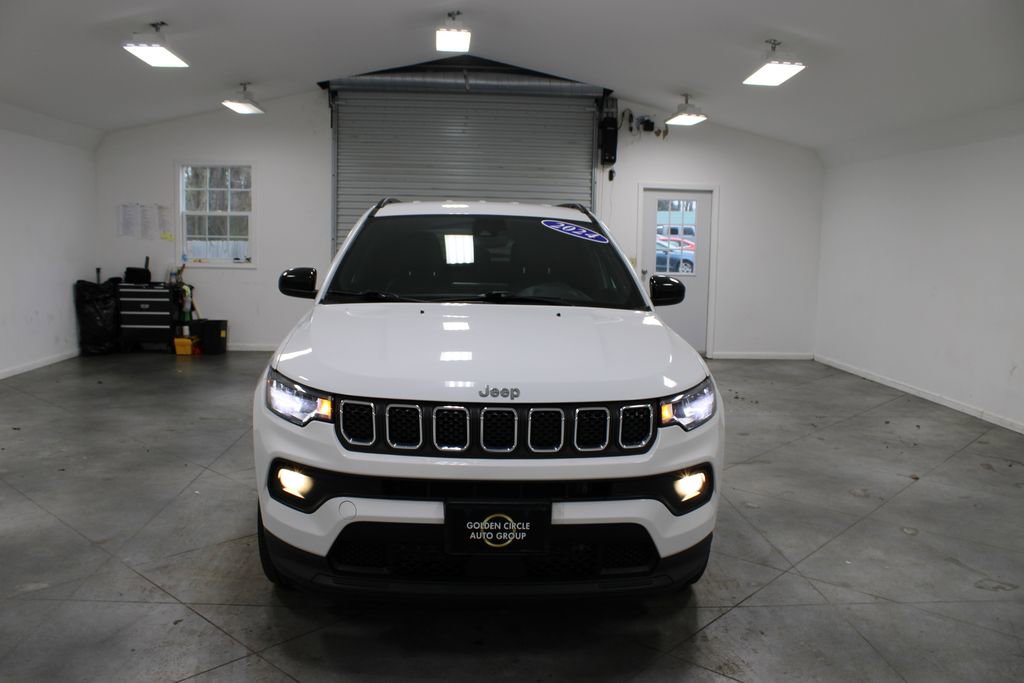 Used 2024 Jeep Compass Latitude image 3