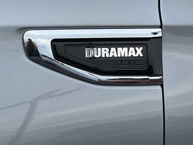 Used 2024 GMC Yukon SLT w/ SLT Luxury Package AWD/4WD image 2