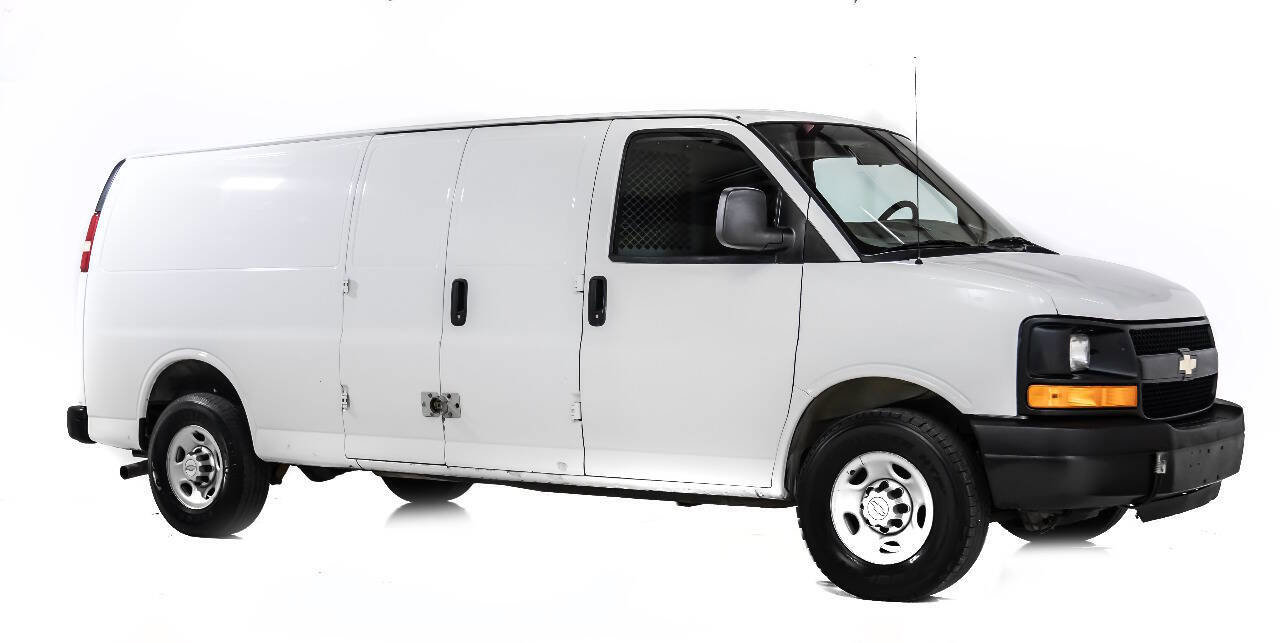 Used 2014 Chevrolet Express 3500 Extended RWD image 1