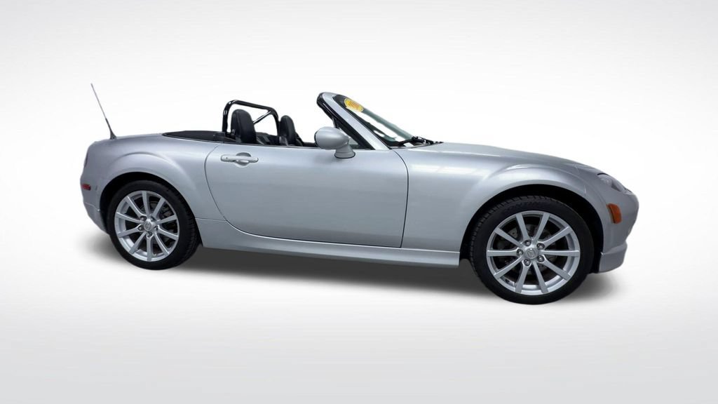 Used 2006 MAZDA MX-5 Miata Grand Touring w/ Premium Pkg RWD image 9