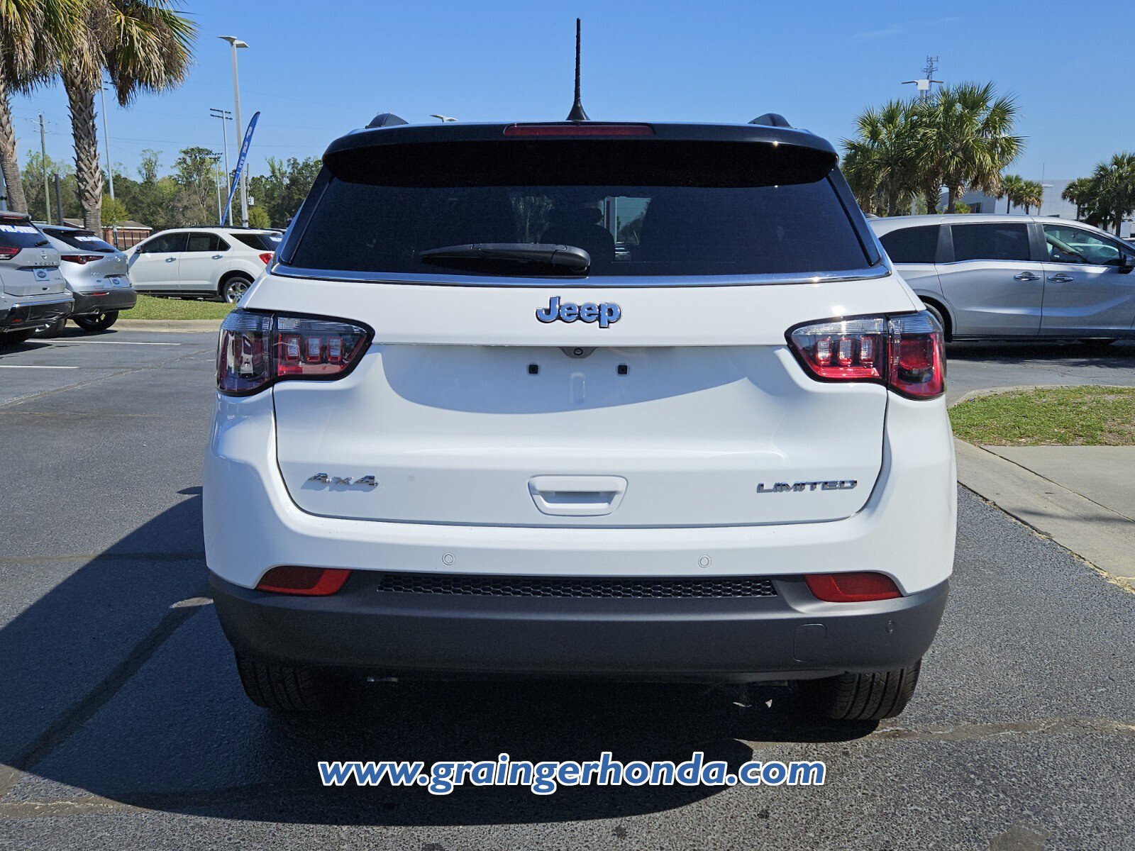 Used 2025 Jeep Compass Limited image 4