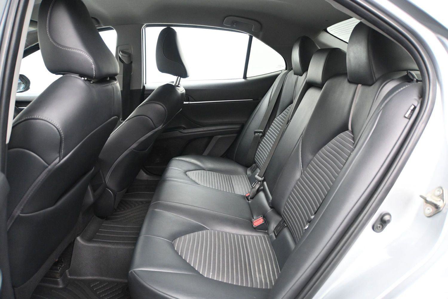 Used 2020 Toyota Camry SE FWD image 8