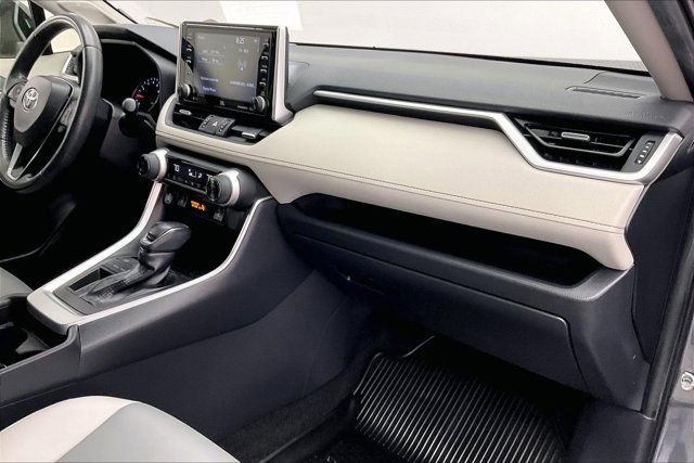 Used 2019 Toyota RAV4 XLE Premium w/ Cold Weather Package FWD image 16