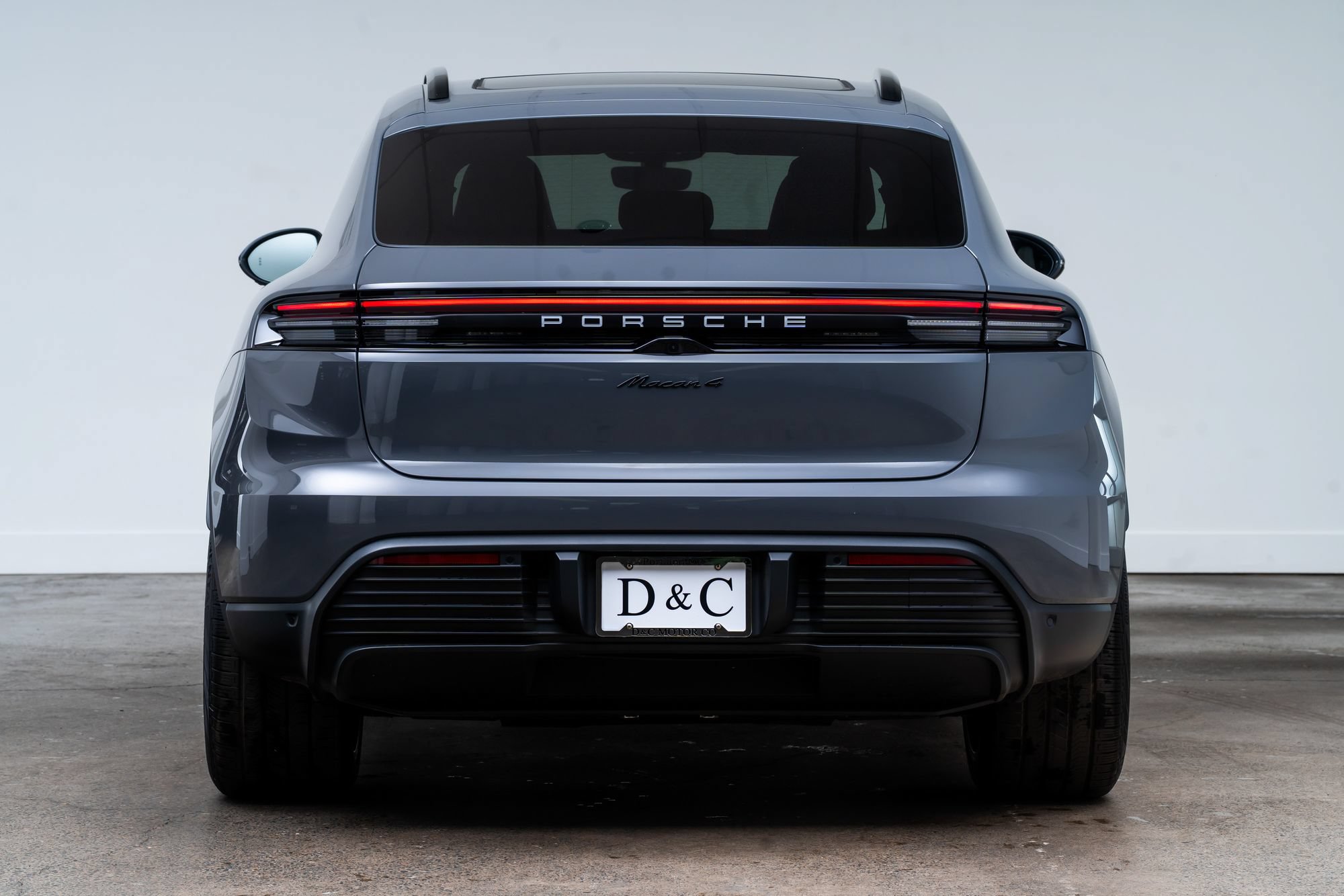 Used 2025 Porsche Macan 4 Electric AWD/4WD image 7