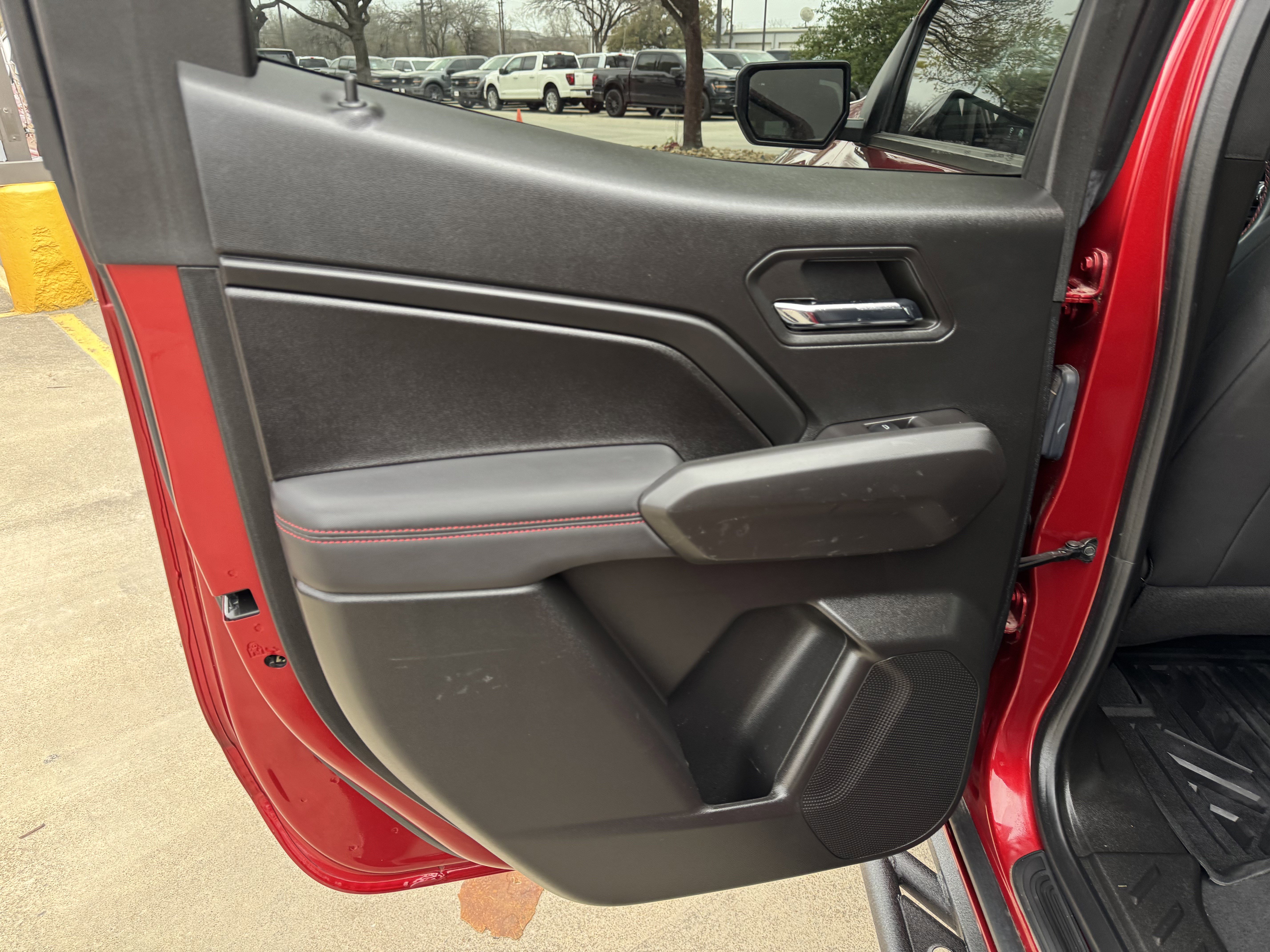 Used 2024 Chevrolet Colorado Z71 w/ Safety Package image 15