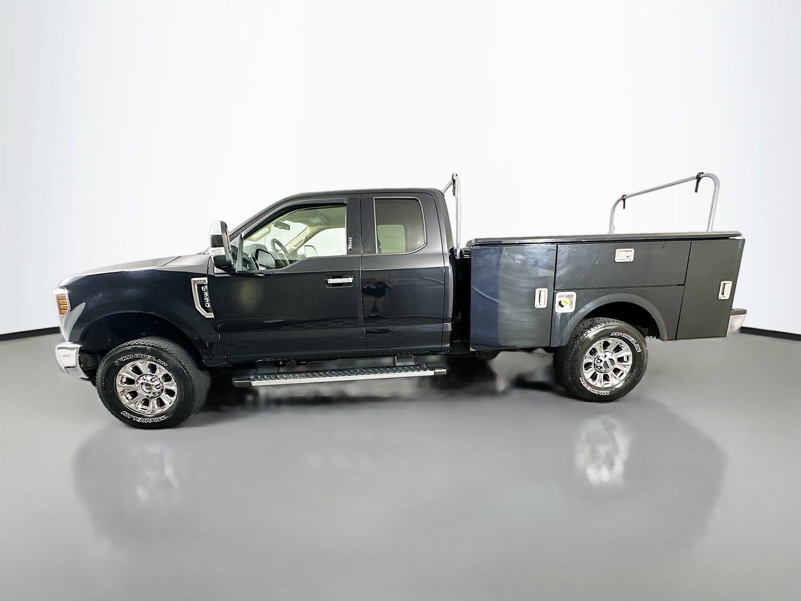 Used 2019 Ford F350 XLT w/ XLT Premium Package AWD/4WD image 4