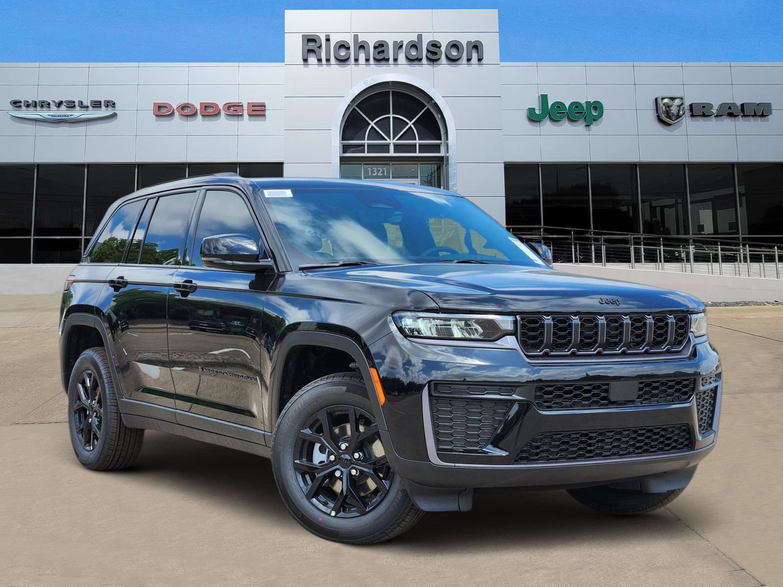 New 2026 Jeep Grand Cherokee Altitude AWD/4WD image 1