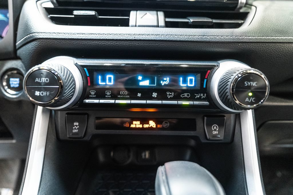 Used 2025 Toyota RAV4 XLE AWD/4WD image 27