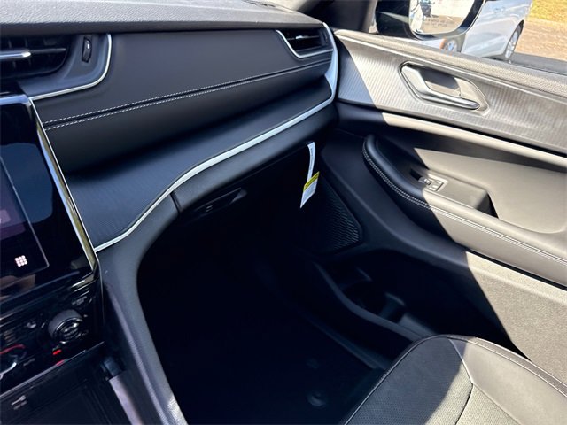 New 2025 Jeep Grand Cherokee Altitude image 25