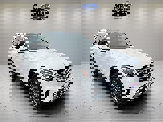 Used 2021 Mercedes-Benz GLC 300 4MATIC w/ Premium Package image 4