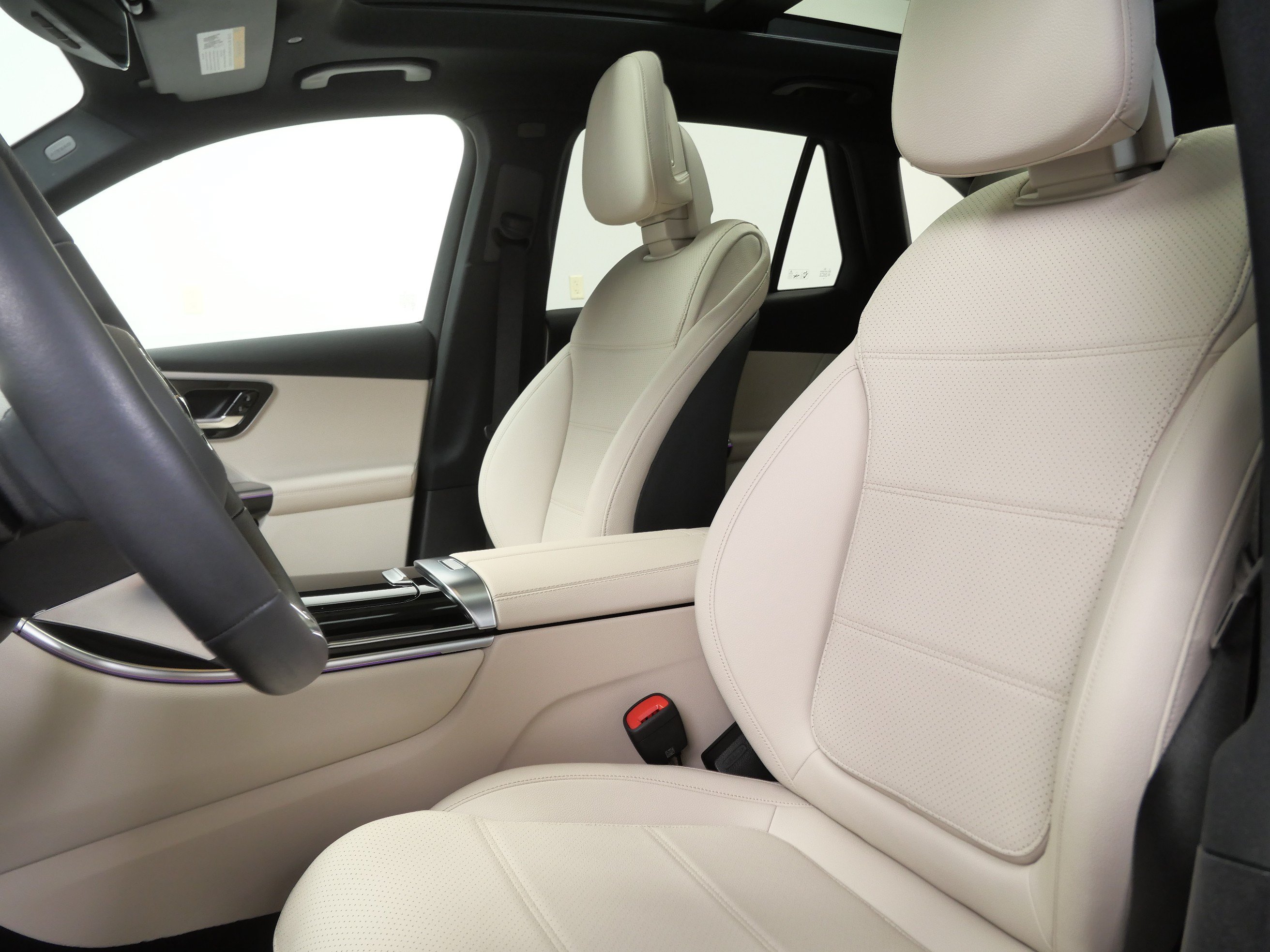 Certified 2026 Mercedes-Benz GLC 350e 4MATIC w/ Driver Assistance Package image 7