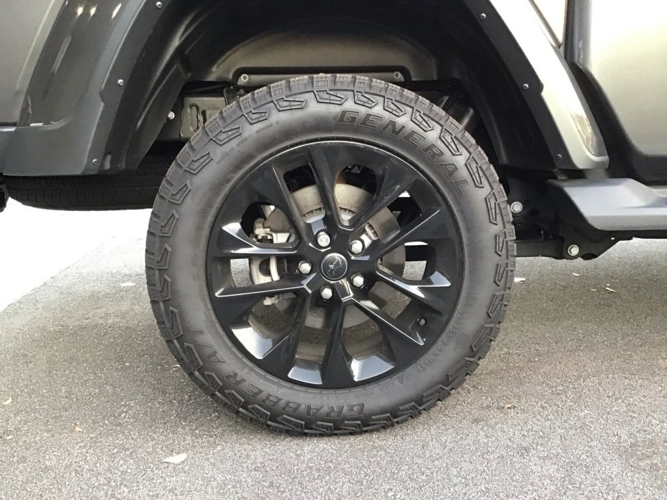 Used 2025 Jeep Gladiator Sport image 23