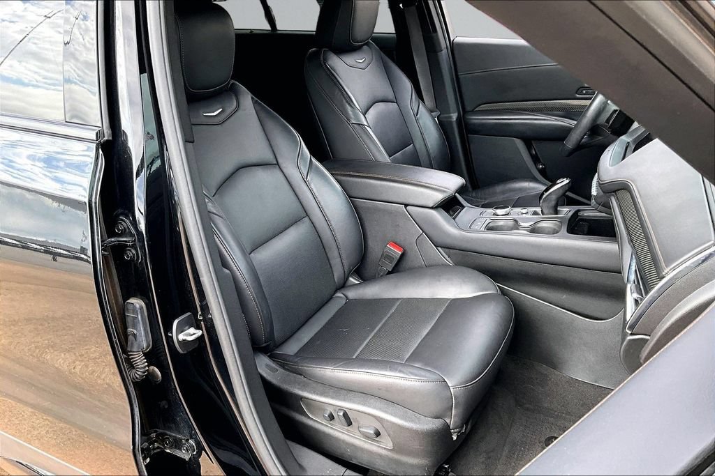 Used 2022 Cadillac XT4 Sport w/ Comfort Package FWD image 7