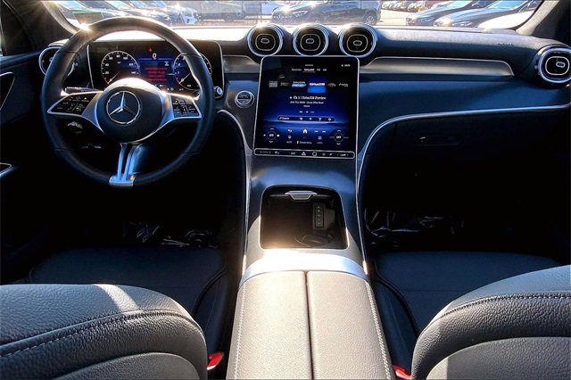 Used 2025 Mercedes-Benz GLC 300 4MATIC image 12