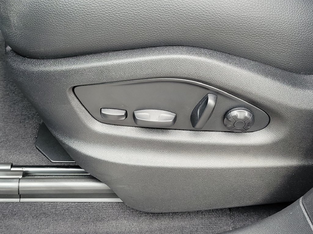 Certified 2026 Porsche Cayenne AWD/4WD image 28