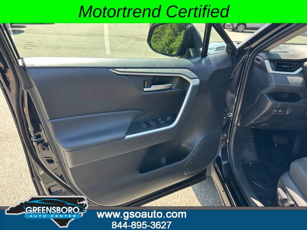 Used 2025 Toyota RAV4 XLE FWD image 12