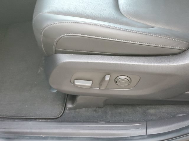Certified 2025 Kia Carnival EX FWD image 20