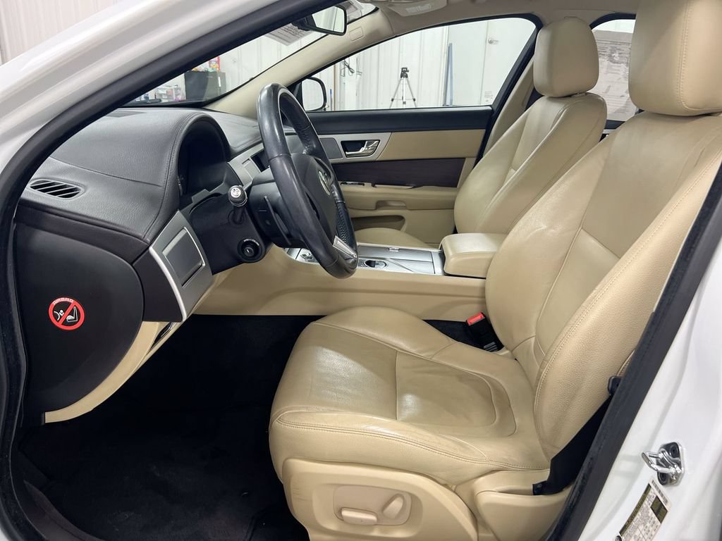 Used 2012 Jaguar XF RWD image 21