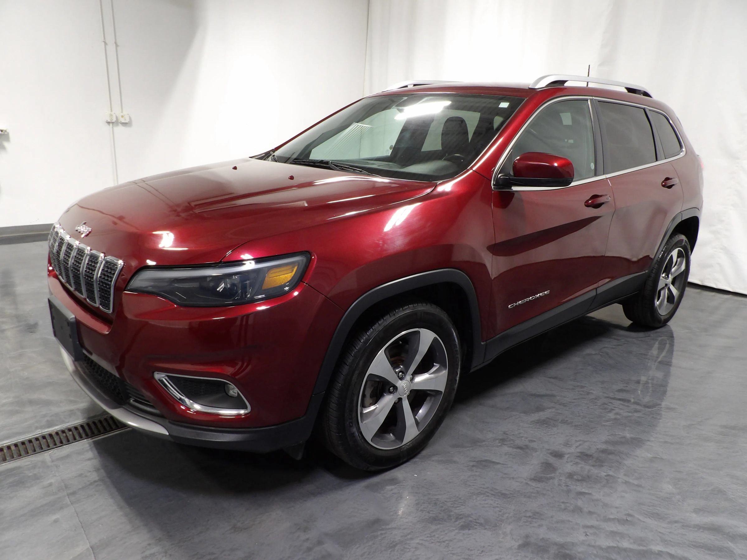 Used 2019 Jeep Cherokee Limited FWD image 3