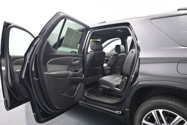 Used 2023 Chevrolet Traverse High Country AWD/4WD image 17