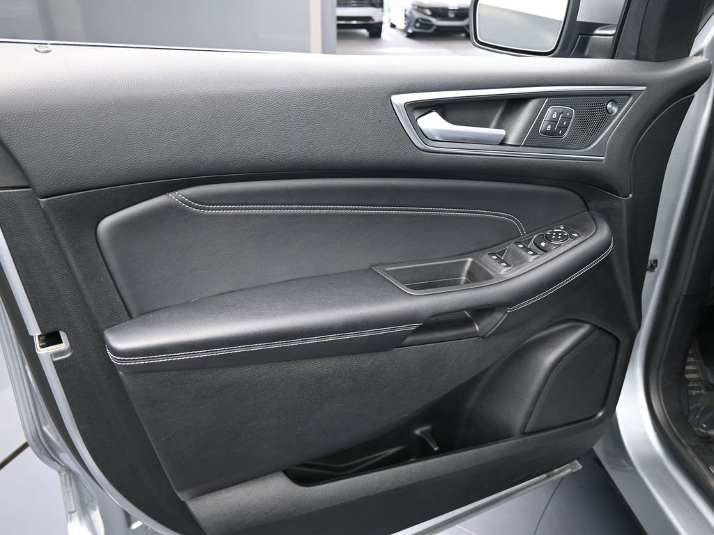 Used 2022 Ford Edge Titanium w/ Equipment Group 301A image 15