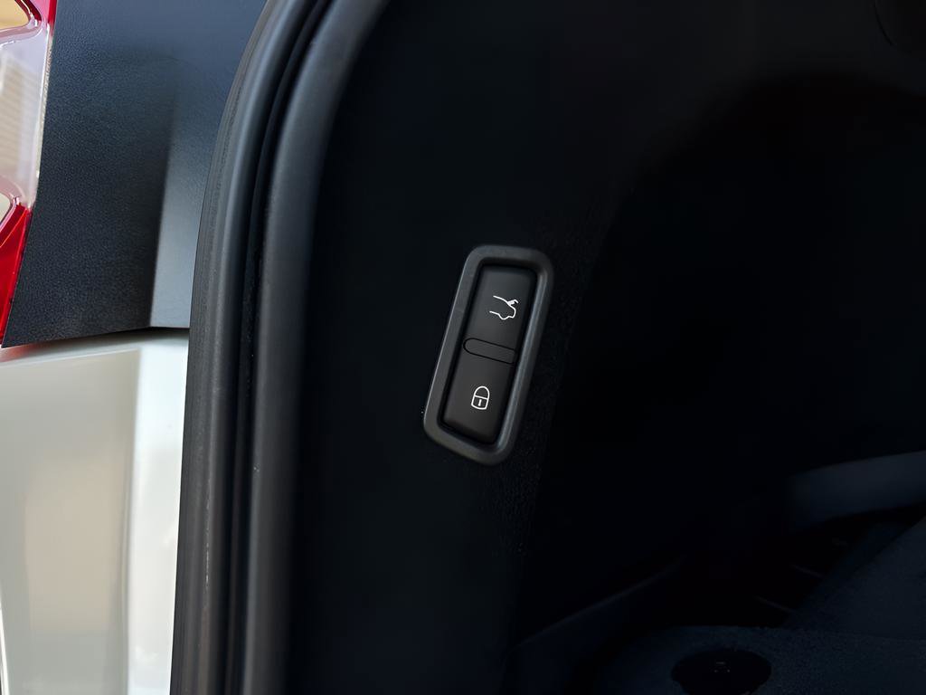 Used 2020 Maserati Levante GTS image 32