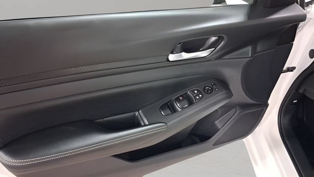 Used 2025 Nissan Altima 2.5 SV FWD image 26