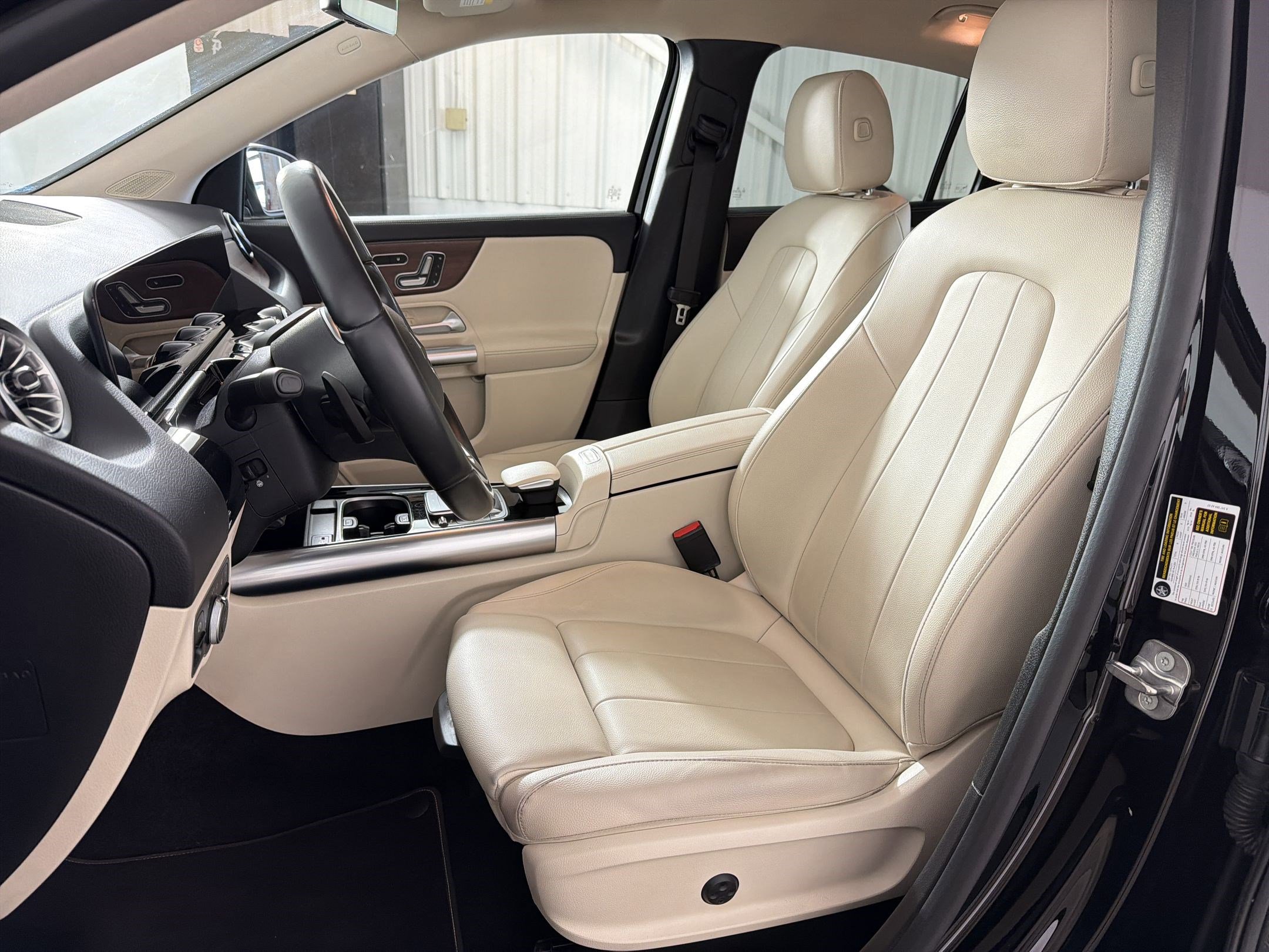 Used 2023 Mercedes-Benz GLA 250 4MATIC image 5