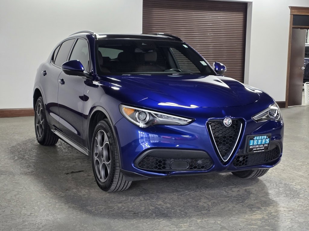 Used 2022 Alfa Romeo Stelvio Ti image 3