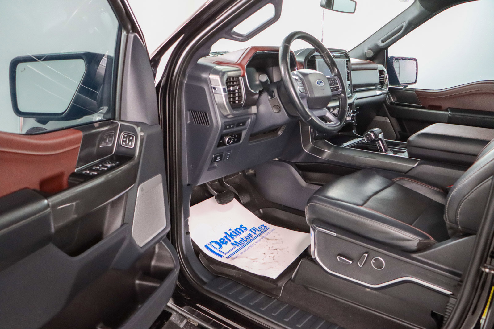 Used 2023 Ford F150 Lariat w/ Equipment Group 502A High image 3