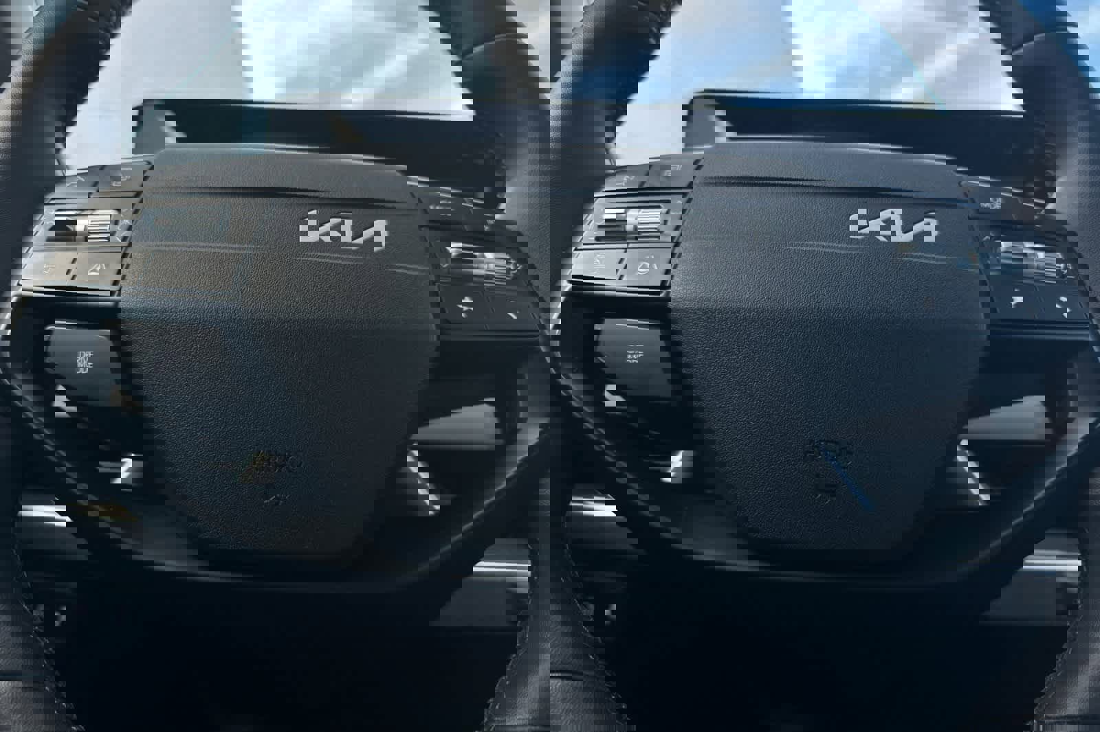 Used 2025 Kia K4 EX image 23