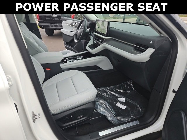 New 2026 Ford Explorer Platinum image 40