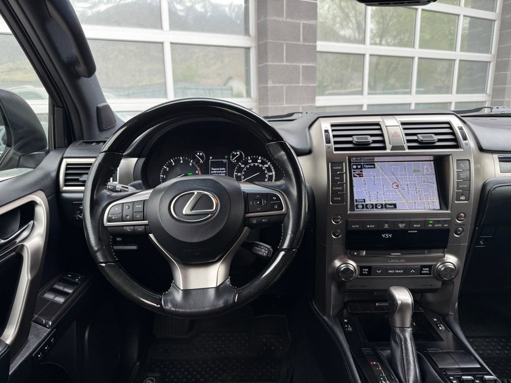Used 2020 Lexus GX 460 Premium w/ Premium Package image 35