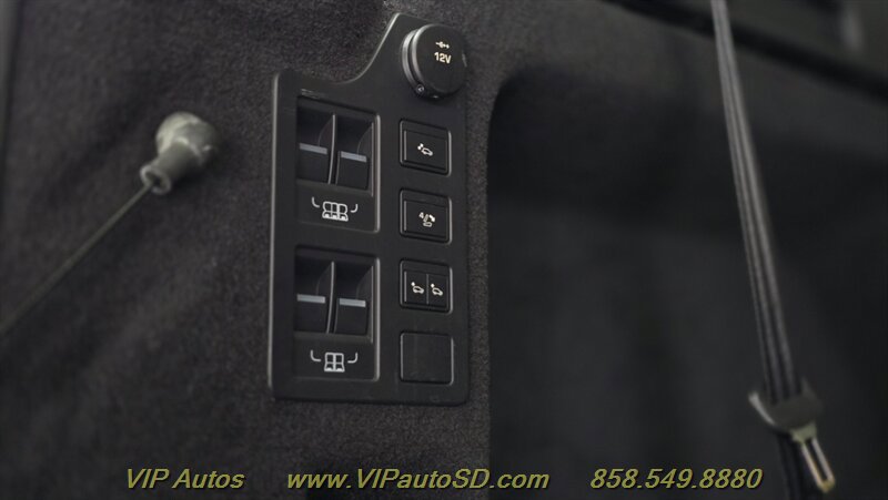 Used 2017 Land Rover Discovery First Edition AWD/4WD image 11
