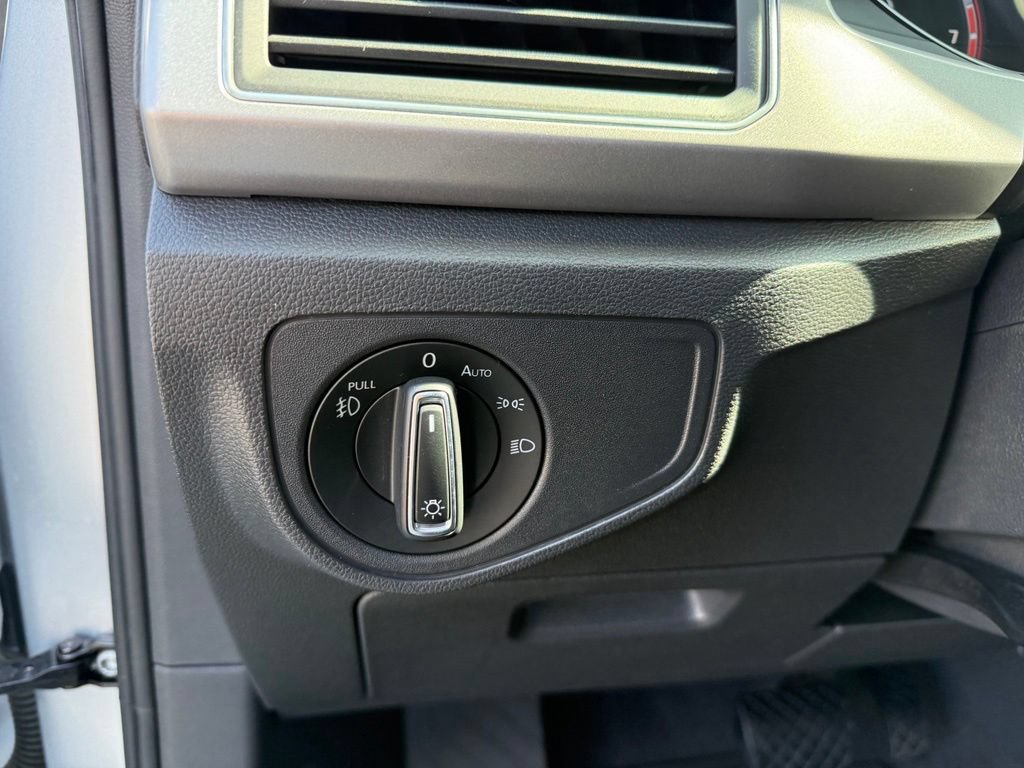 Used 2018 Volkswagen Atlas SE FWD image 12