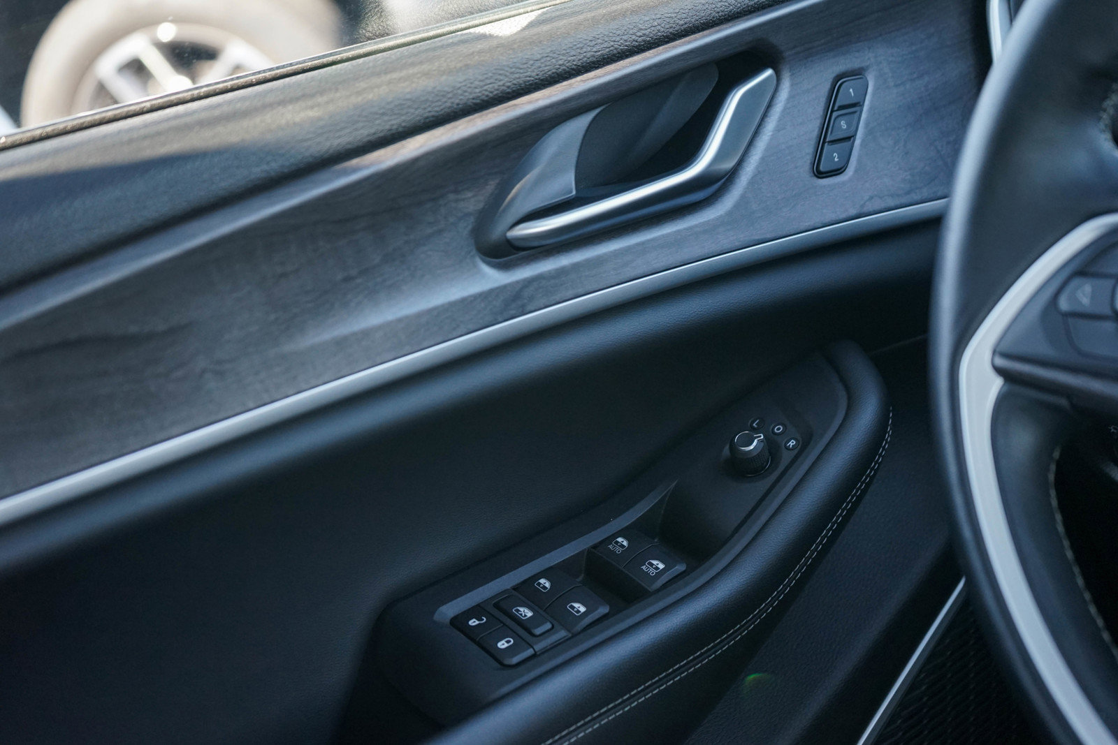 Used 2022 Jeep Grand Cherokee L Limited w/ Luxury Tech Group II image 27