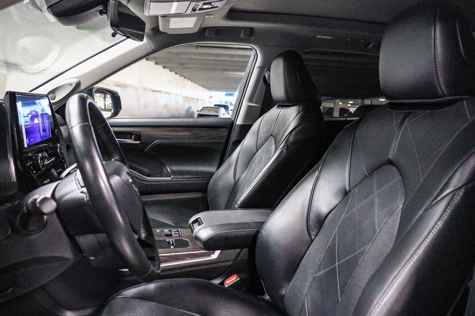Used 2023 Toyota Highlander Platinum FWD image 19
