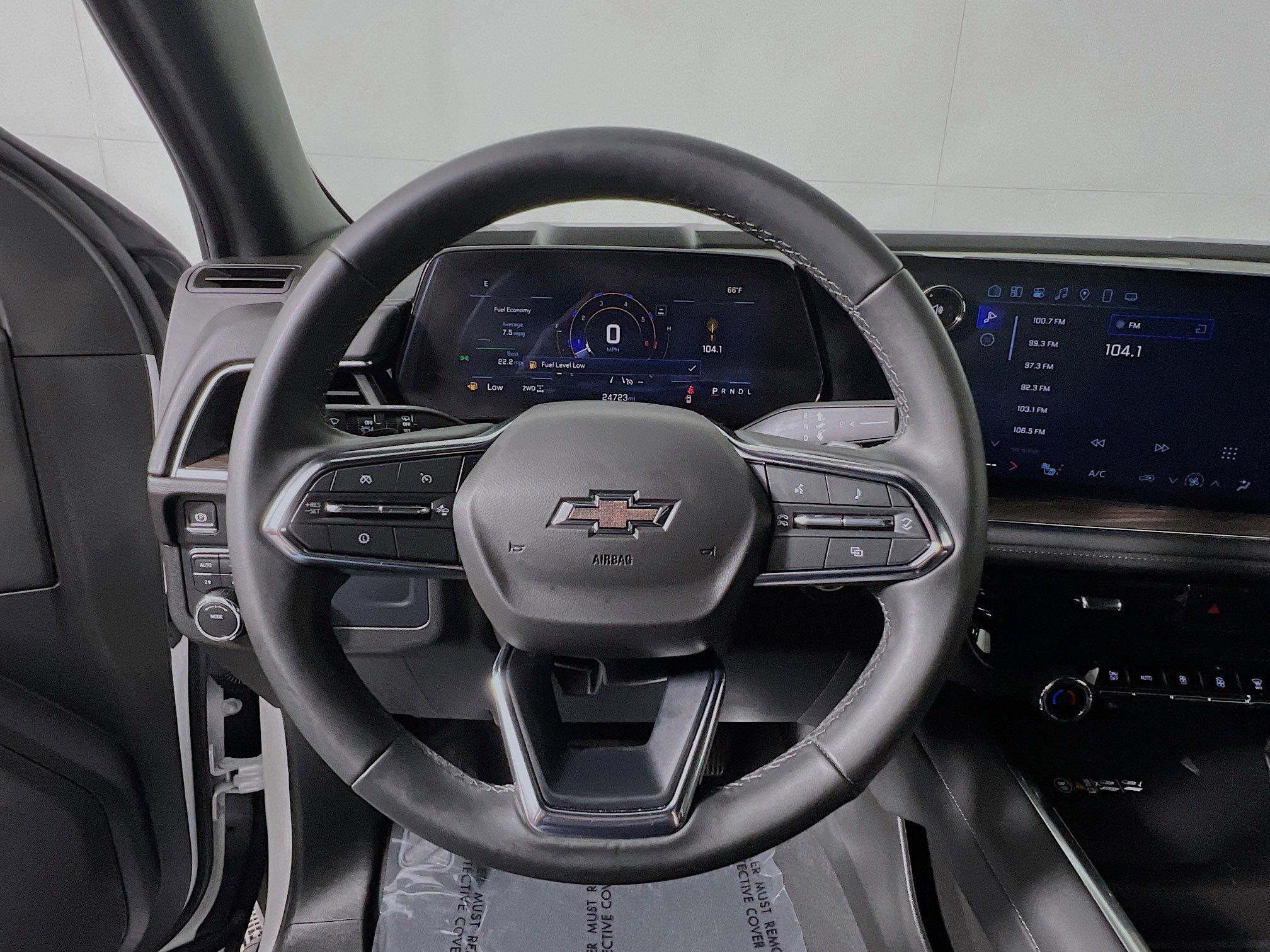 Used 2025 Chevrolet Suburban Z71 image 18