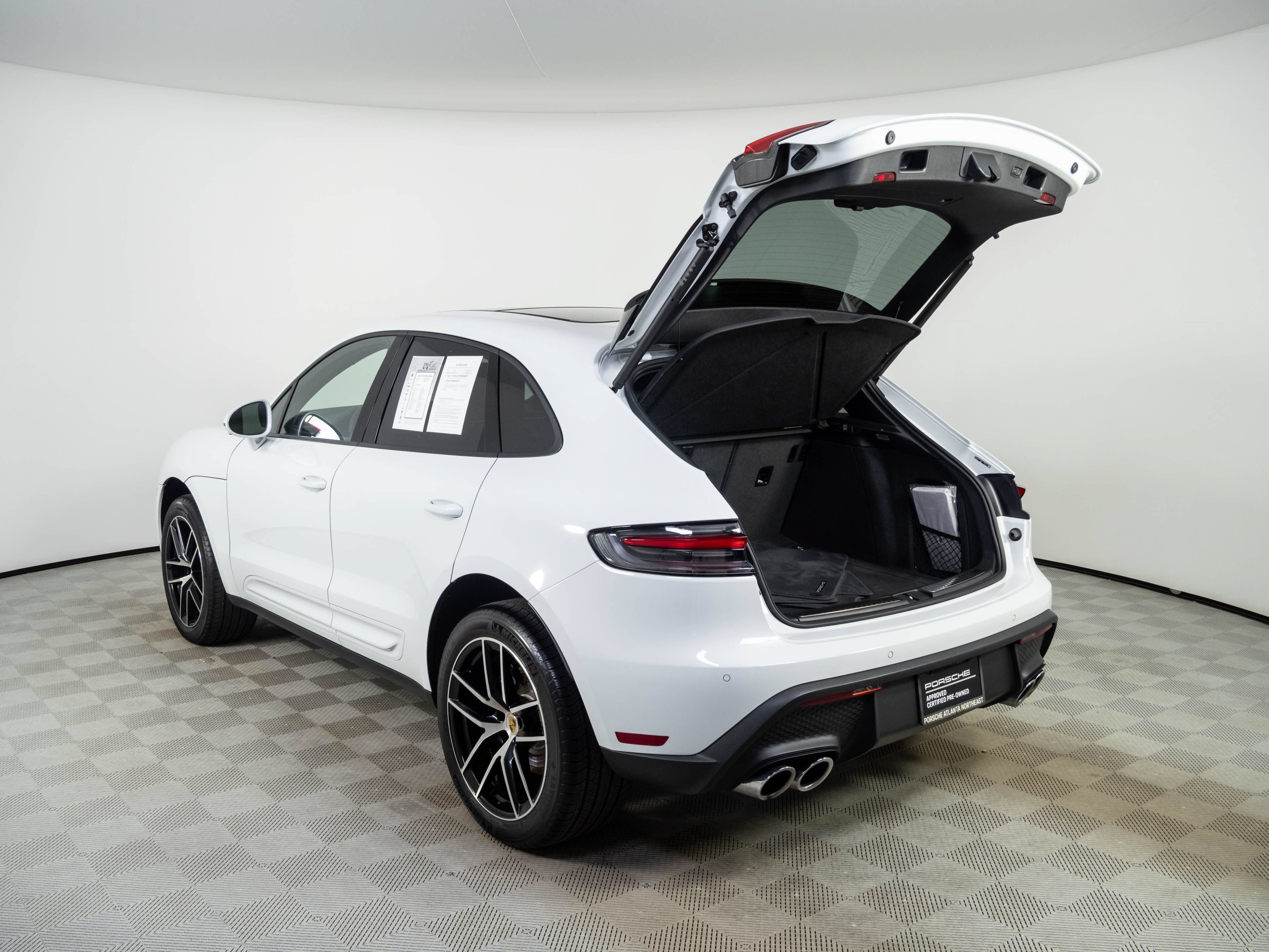 Certified 2026 Porsche Macan AWD/4WD image 33