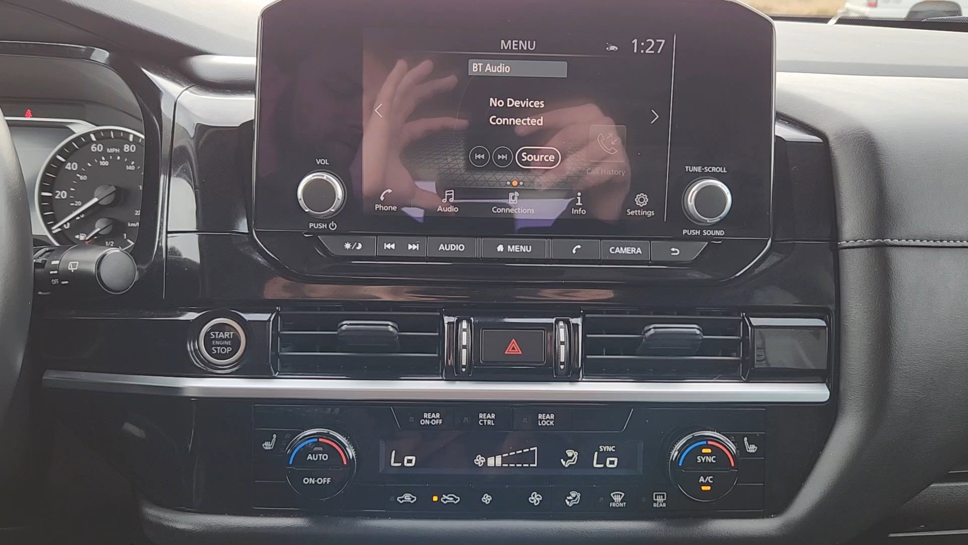 Used 2024 Nissan Pathfinder SV image 14