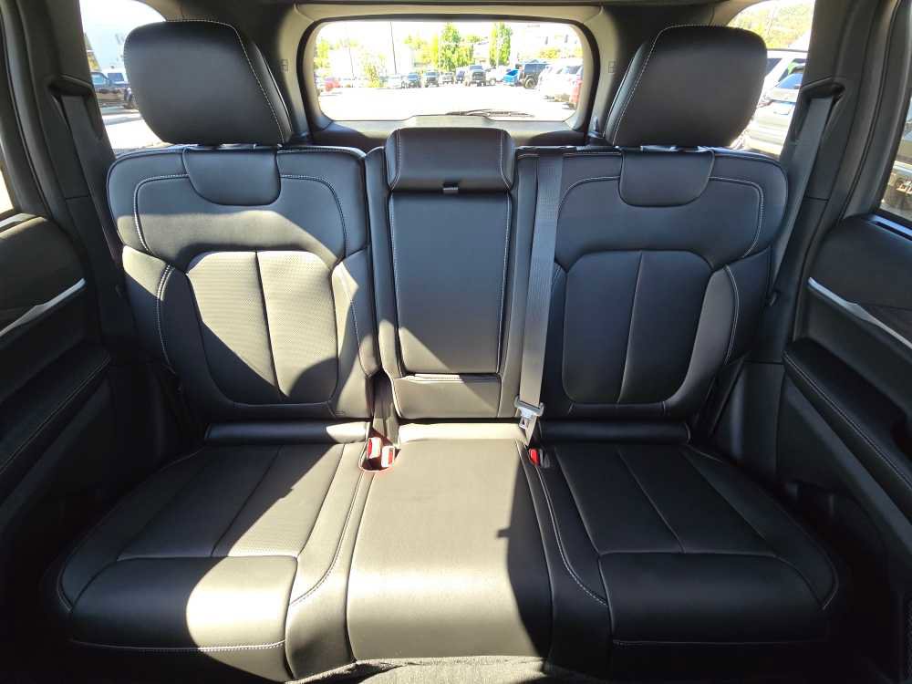 New 2025 Jeep Grand Cherokee Limited image 17