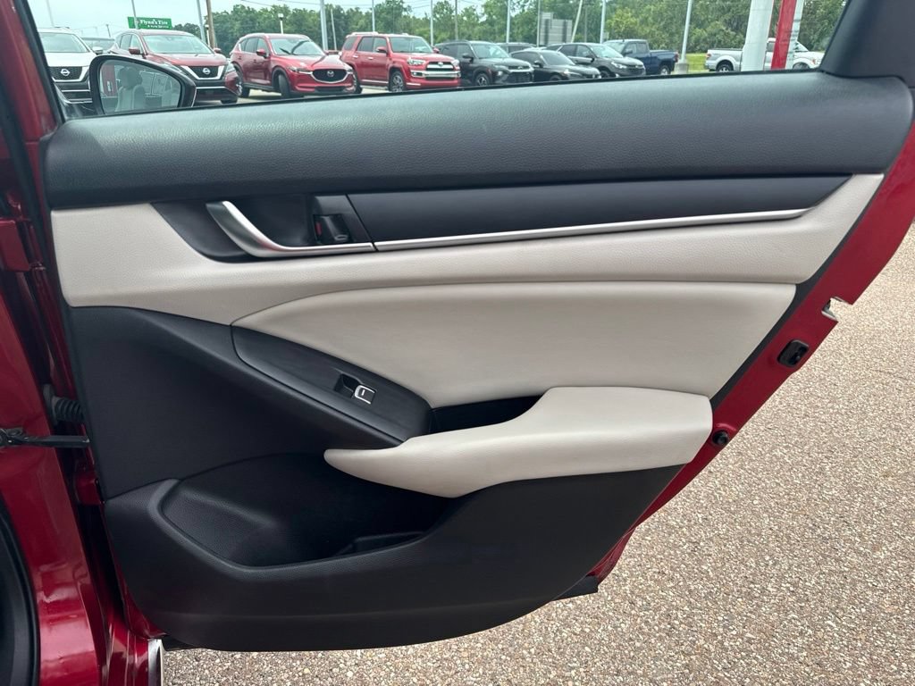 Used 2018 Honda Accord EX image 27