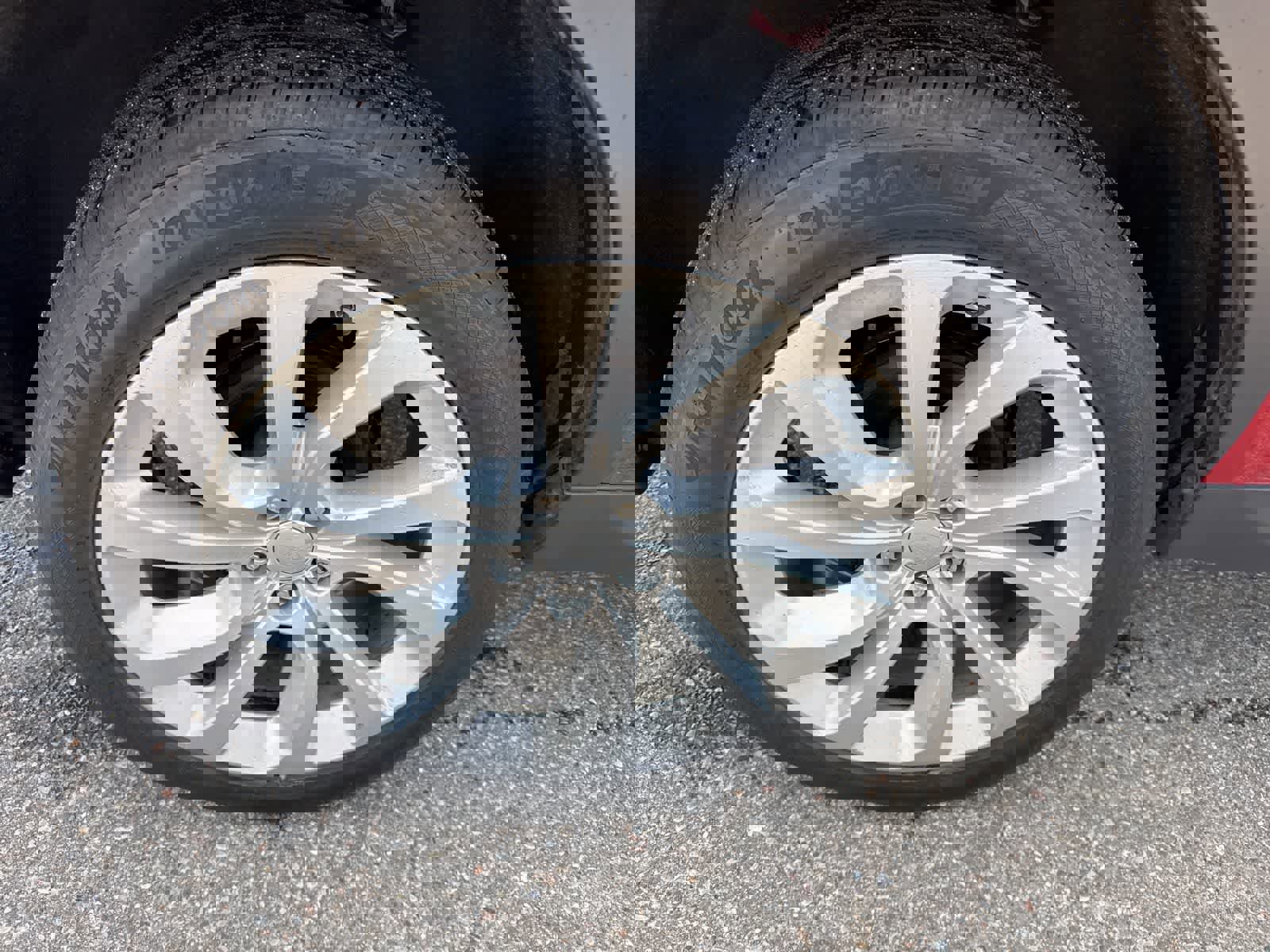 Used 2020 Land Rover Discovery Sport SE image 11