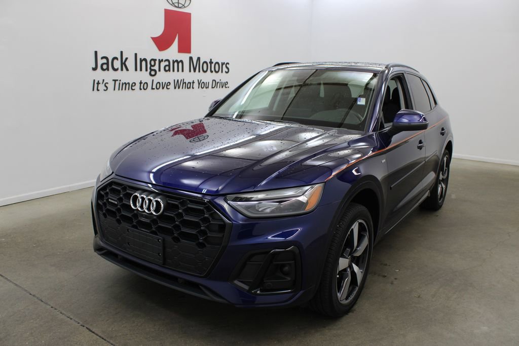 Used 2023 Audi Q5 2.0T Premium Plus w/ Premium Plus Package AWD/4WD image 2