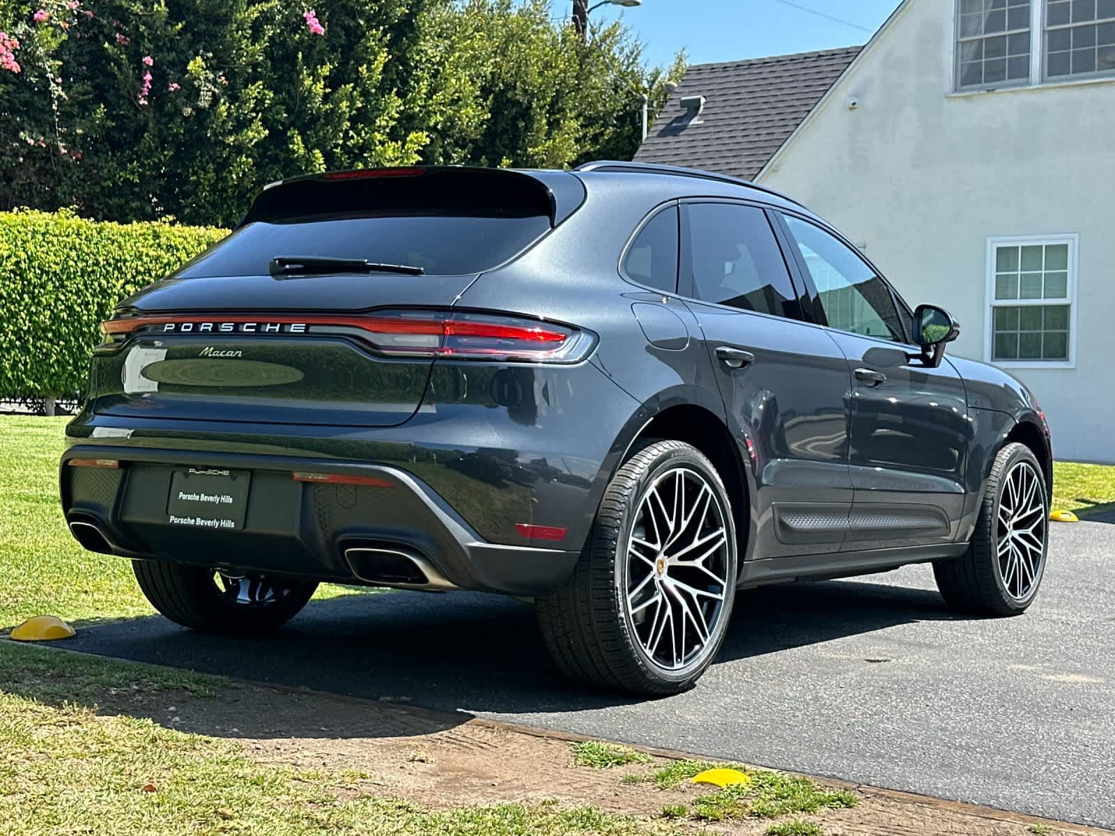 New 2026 Porsche Macan AWD/4WD image 8