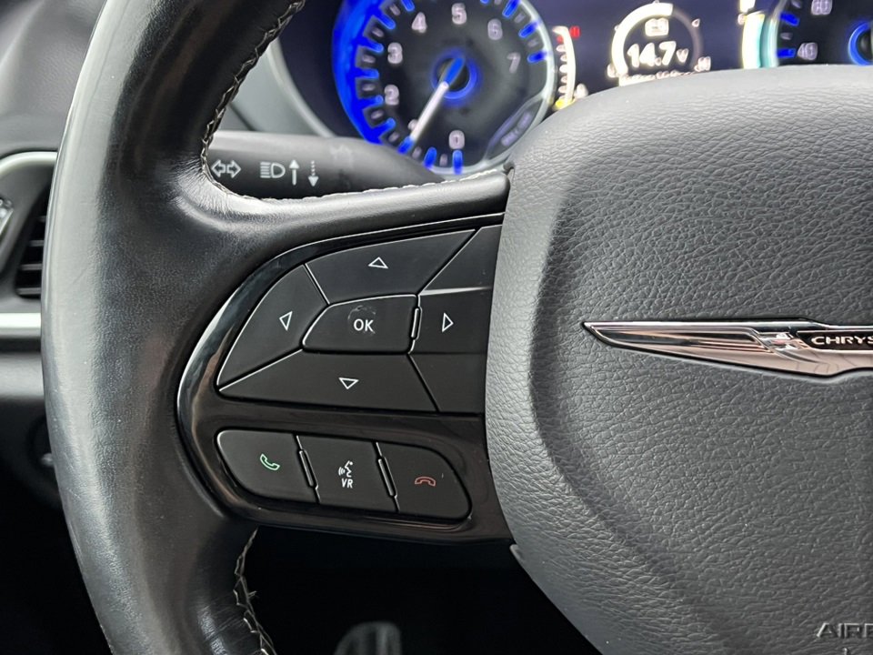 Used 2020 Chrysler Pacifica Touring-L Plus image 22