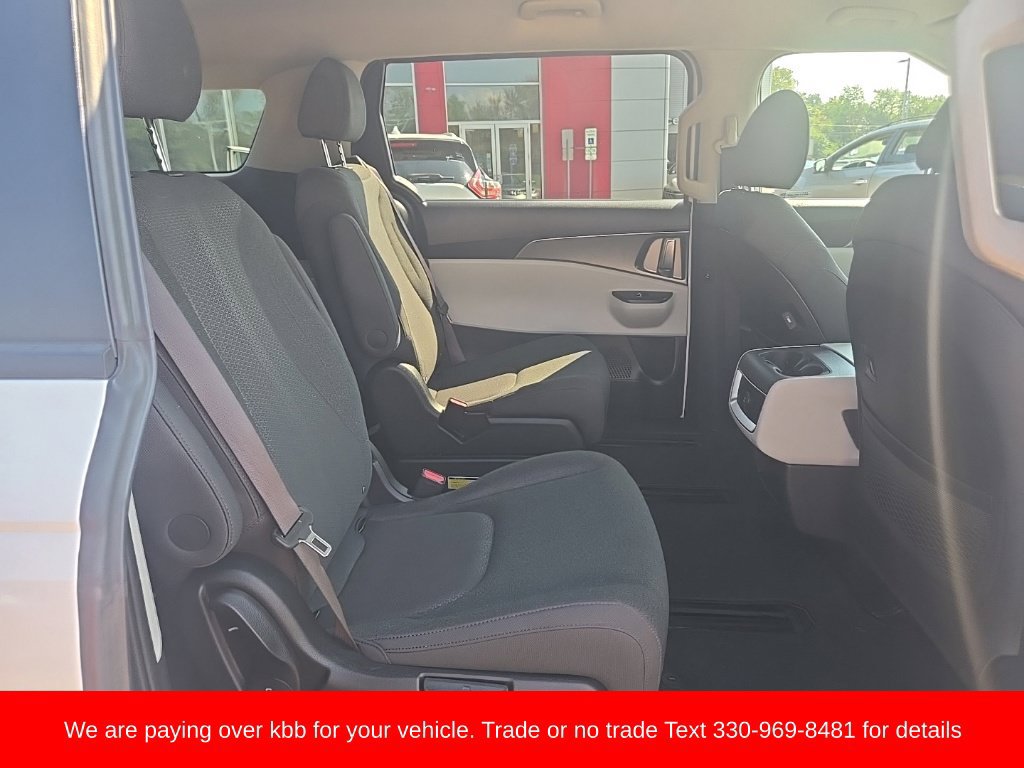 Used 2024 Kia Carnival LX FWD image 24