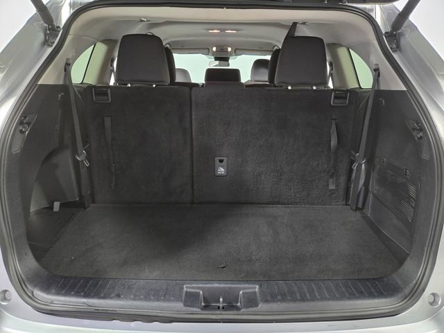 Used 2024 Toyota Highlander LE AWD/4WD image 27