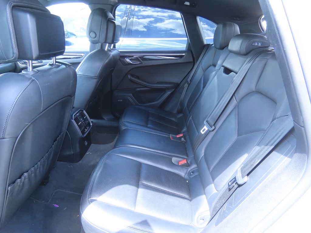 Used 2018 Porsche Macan AWD/4WD image 11