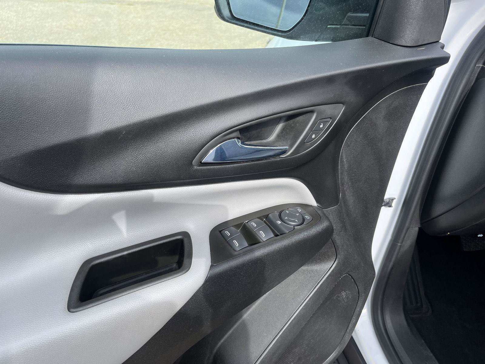 Used 2023 Chevrolet Equinox LS image 10